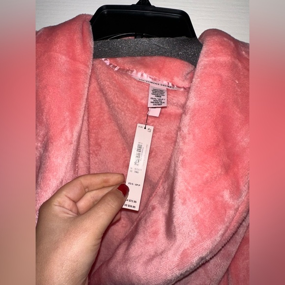 Robe Short cozy soft plush Victoria’s Secret size xsmall/small pink💗✨🎀 - Picture 10 of 12